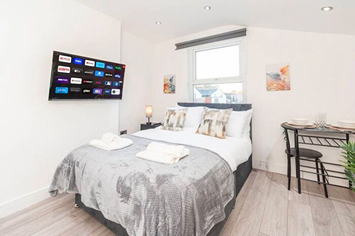 Studio To Rent In London Borough Of Wandsworth, SW17
