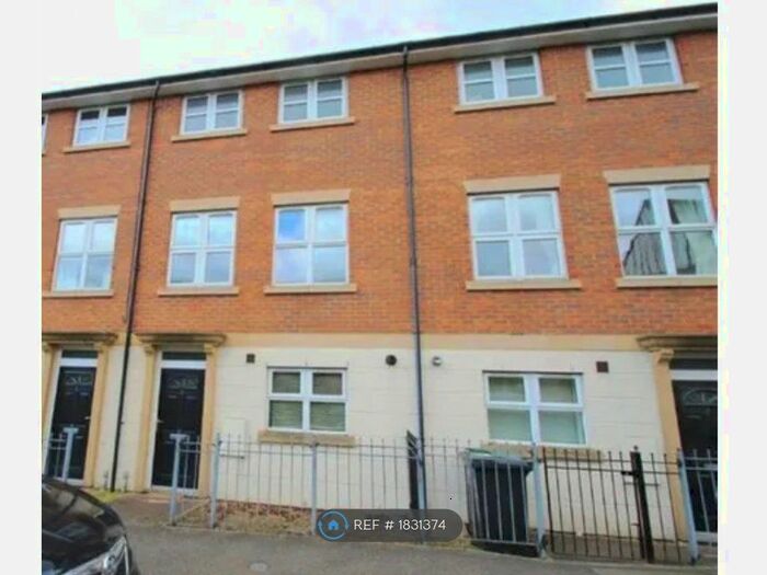4 Bedroom Terraced House To Rent In Knights Mews, Rushden, NN10