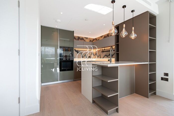 2 Bedroom Flat To Rent In Cascade Apartments, London, W12