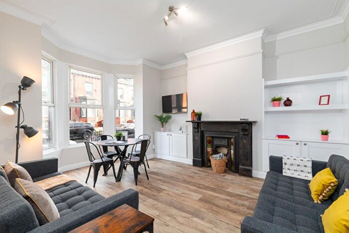 6 Bedroom Semi Detached House To Rent In Brudenell Mount, Leeds, LS6