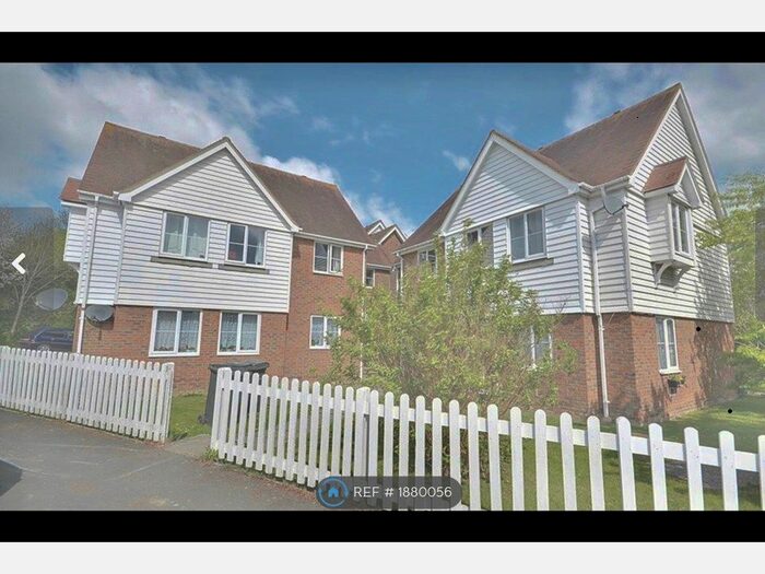 2 Bedroom Flat To Rent In Shaws Corner, Northiam, TN31