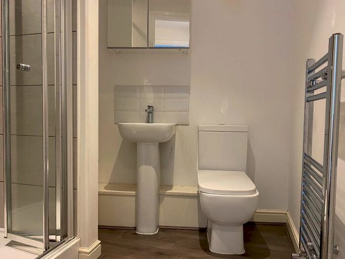 1 Bedroom Flat To Rent In High Street, Runcorn, WA7