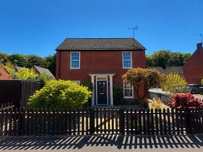 3 Bedroom Link Detached House For Sale In Birch Covert, Thetford, IP24