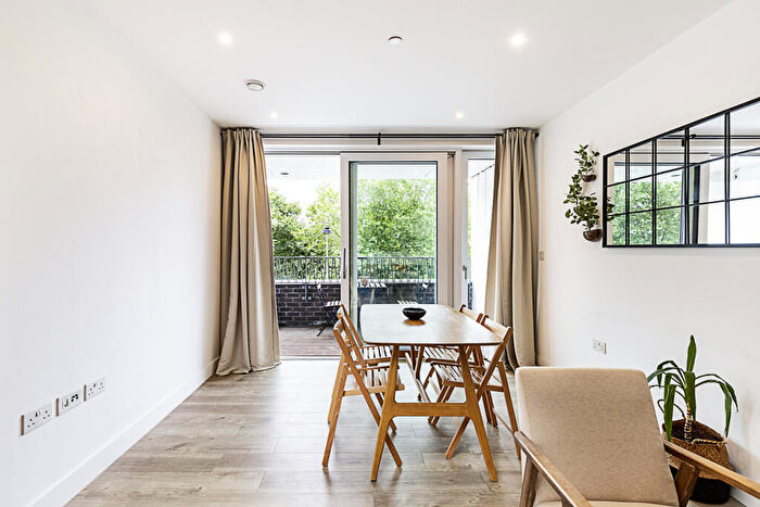 2 Bedroom Flat To Rent In Beck Square, London, E10