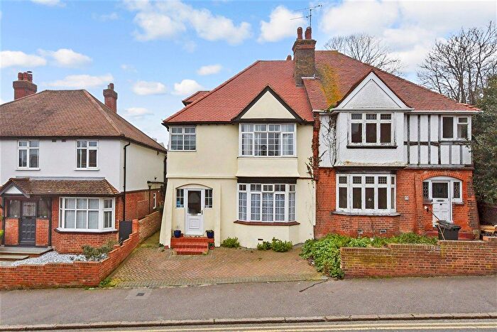 4 Bedroom Semi Detached House For Sale In Queens Road, Broadstairs, Kent, CT10
