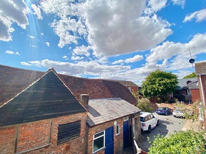 1 Bedroom Apartment To Rent In High Street, Tring, HP23