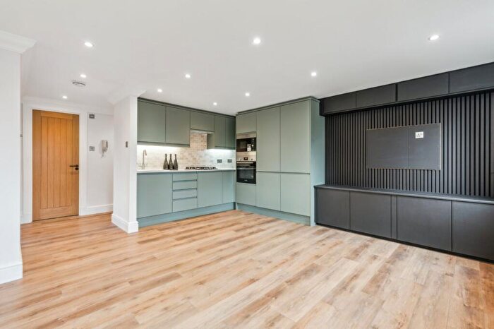 2 Bedroom Flat For Sale In Molasses House, Clove Hitch Quay, SW11