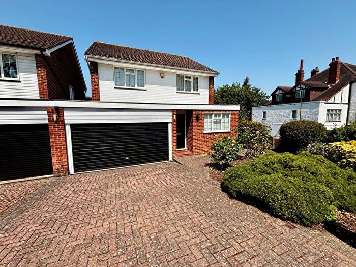 4 Bedroom Link Detached House For Sale In Park Avenue, Bromley, BR1
