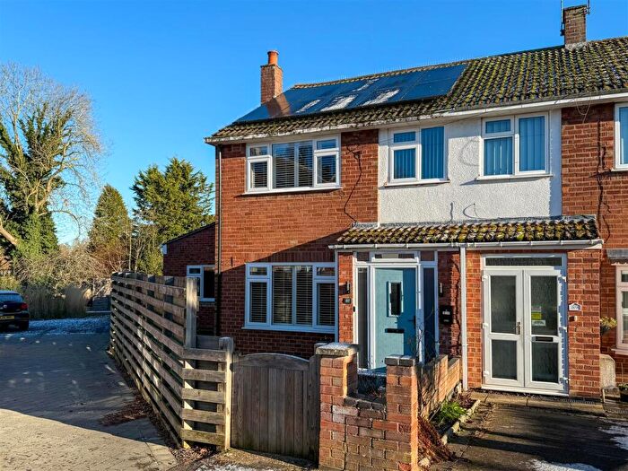 4 Bedroom End Of Terrace House For Sale In Palmer Road, Whitnash, Leamington Spa, CV31