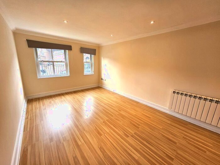 1 Bedroom Flat To Rent In Kyle House, Hampton, TW12