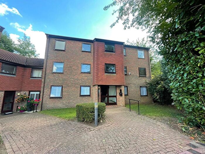 2 Bedroom Flat To Rent In The Mote, New Ash Green, DA3