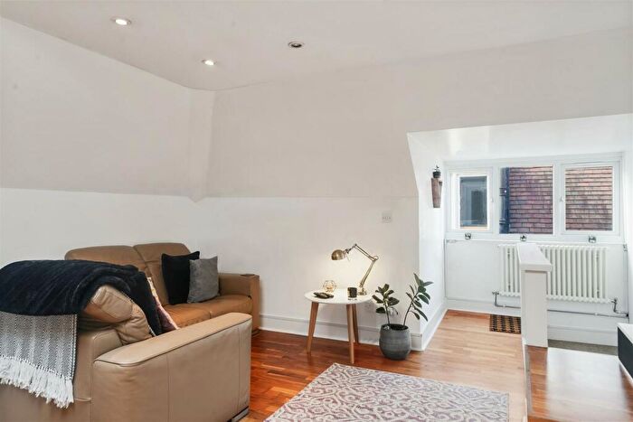 2 Bedroom Flat For Sale In Dartmouth Road, London, NW2