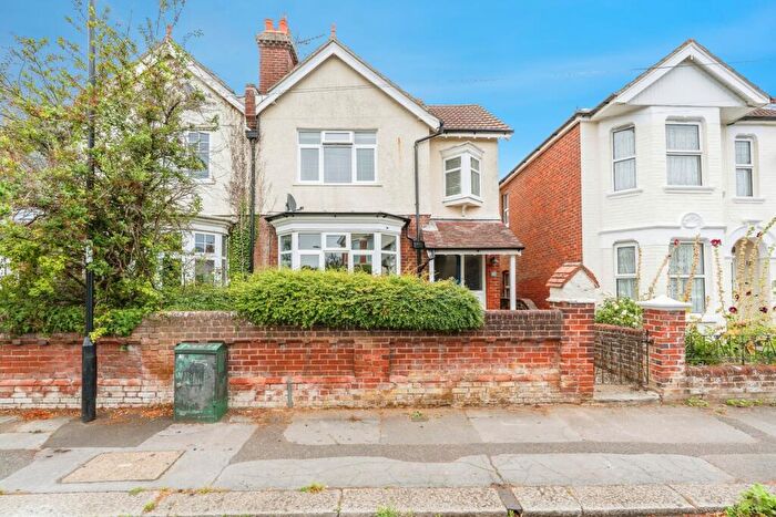 4 Bedroom Semi-Detached House For Sale In Norfolk Road, Shirley, Southampton, Hampshire, SO15