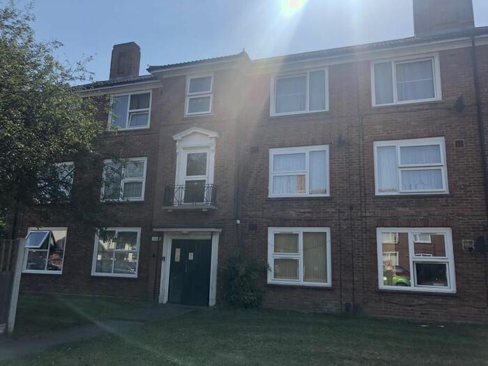 2 Bedroom Flat To Rent In Leach Road, Aylesbury, HP21
