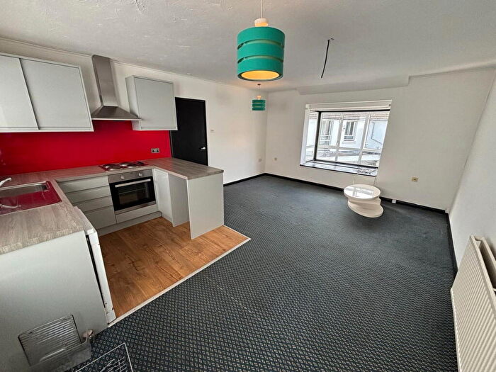 3 Bedroom Flat To Rent In Silverdale Road, Eastbourne, BN20