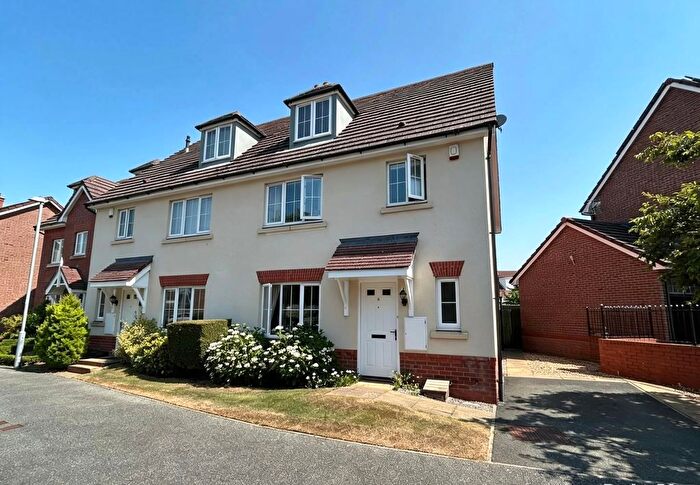 4 Bedroom Semi-Detached House For Sale In Lon Pedr, Llanrhos, LL30