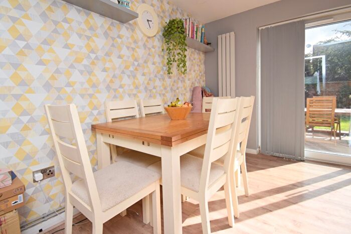 3 Bedroom End Terrace House For Sale In Hazel Walk, Biggleswade, SG18