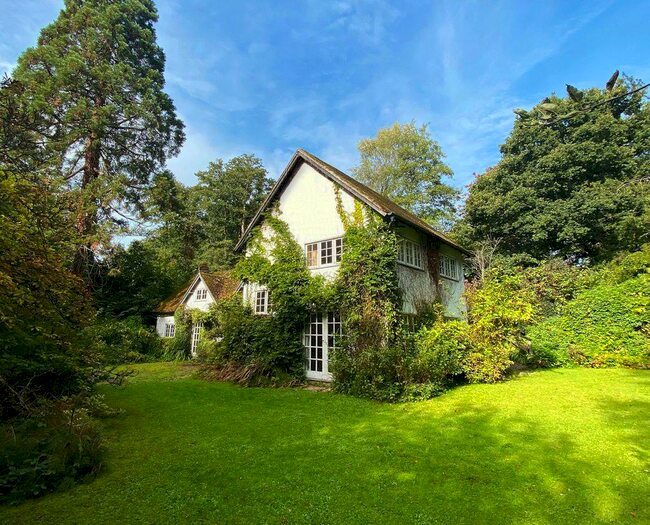 4 Bedroom Detached House For Sale In Tillingbourne, House, Shalford Road, Guildford, GU4