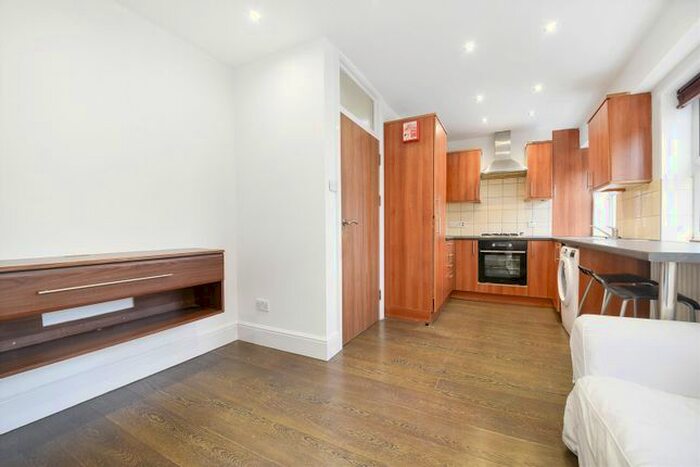1 Bedroom Flat To Rent In Ritherdon Road, Tooting Bec, SW17