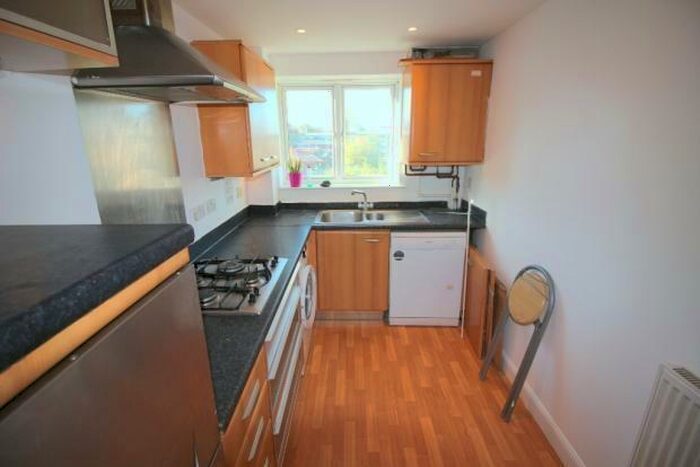 3 Bedroom Flat To Rent In Charles Street, Greenhithe, Kent, DA9