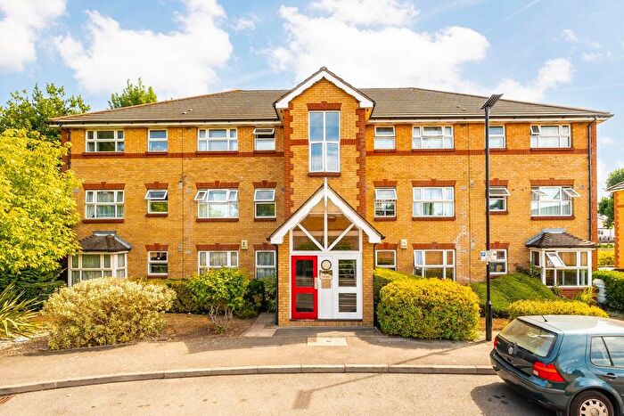 2 Bedroom Flat To Rent In Taylor Close, Hounslow, TW3