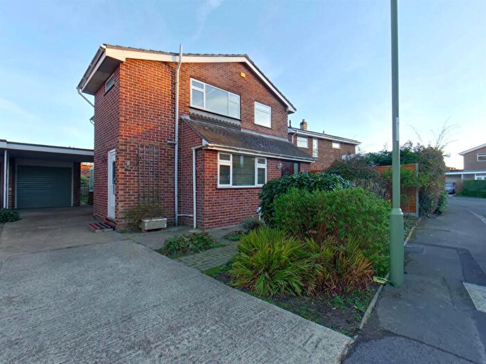 4 Bedroom Detached House To Rent In Darren Close, Stubbington, PO14