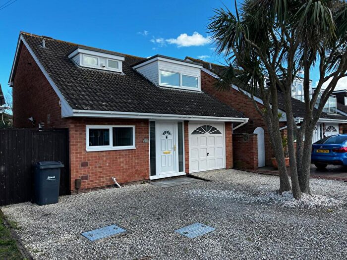 3 Bedroom Detached House To Rent In Itchenor Road, Hayling Island, Hampshire, PO11