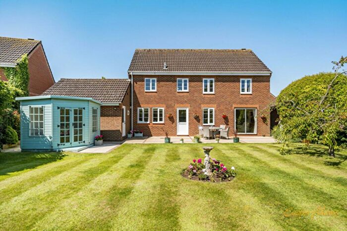 4 Bedroom Detached House For Sale In Toddington Park, Wick, BN17