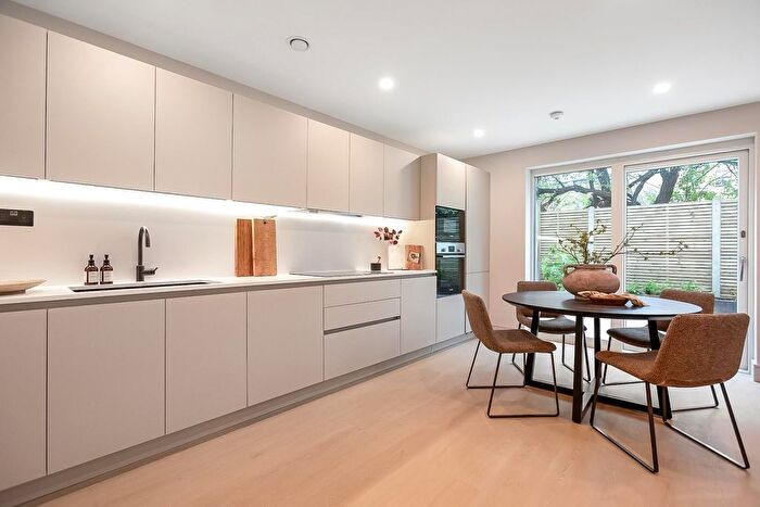 2 Bedroom Flat For Sale In Ashwood Gate, Herne Hill, SE24