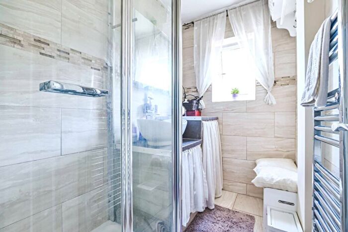 2 Bedroom Flat For Sale In Rotherfield Street, East Canonbury, London, N1