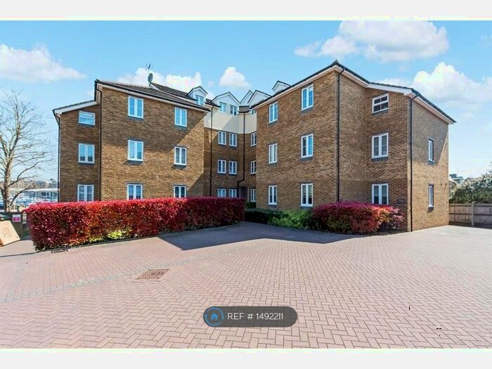 2 Bedroom Flat To Rent In Kings Court, Dartford, DA1