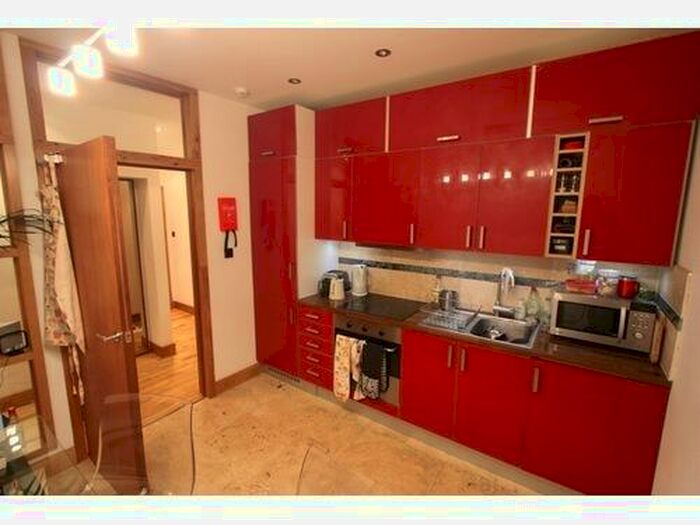 3 Bedroom Flat To Rent In West Bow, Edinburgh, EH1