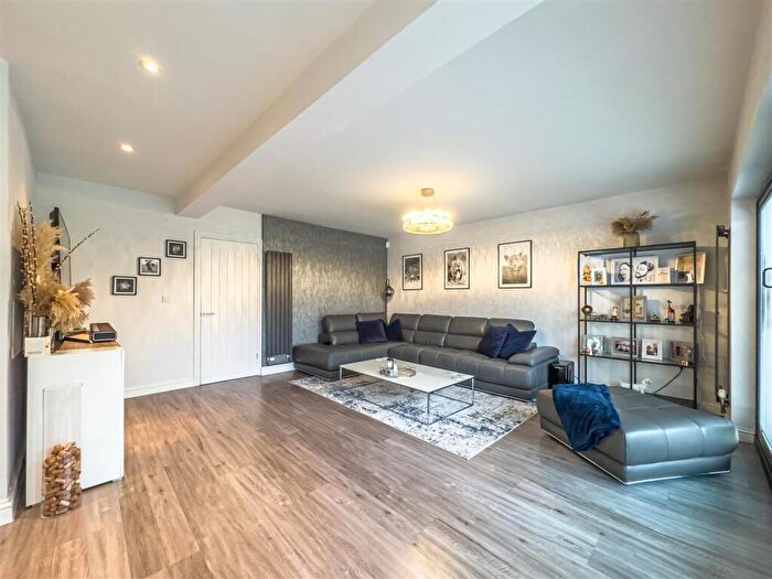 4 Bedroom Detached House For Sale In Cheapside East, Rayleigh, SS6