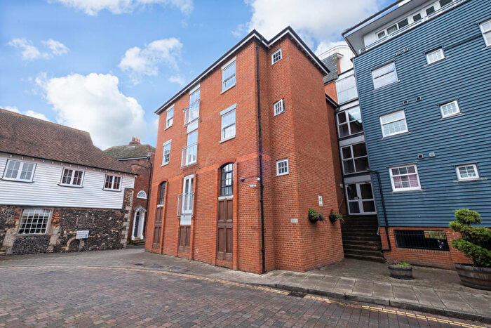 2 Bedroom Flat For Sale In Barton Mill Road, Canterbury, CT1