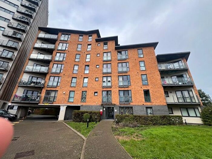 1 Bedroom Flat To Rent In Parham Drive, Ilford, IG2