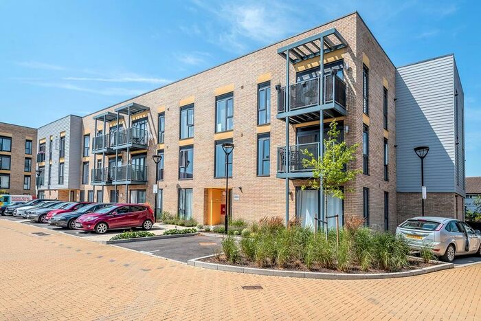 2 Bedroom Flat To Rent In Allwoods Place, Hitchin, SG4