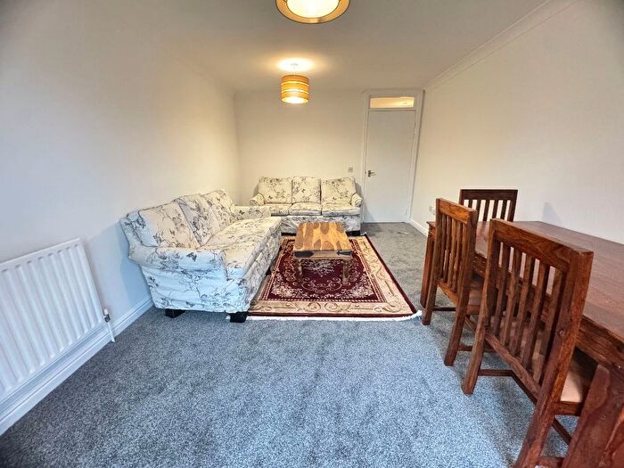 2 Bedroom Flat To Rent In Old Kenton Lane, London, NW9
