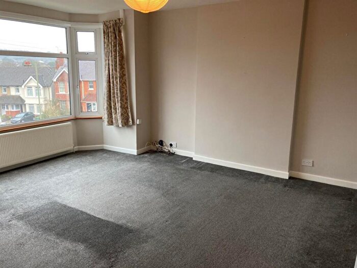 3 Bedroom Maisonette To Rent In York Crescent, Aldershot, GU11