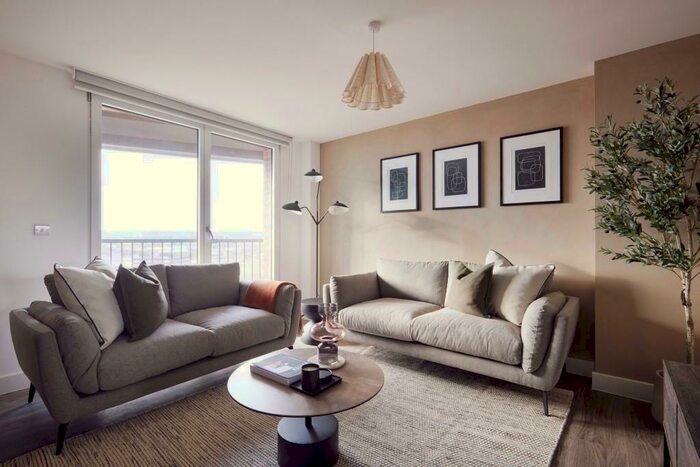 3 Bedroom Apartment To Rent In Whitehall, Leeds, West Yorkshire, LS12