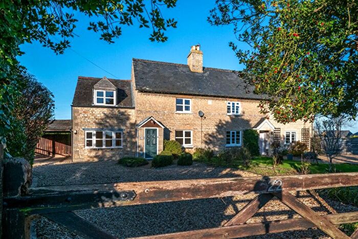 3 Bedroom Semi-Detached House For Sale In Glinton Road, Helpston, PE6