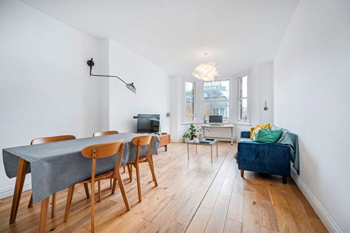 2 Bedroom Flat For Sale In Offord Road, Barnsbury, N1