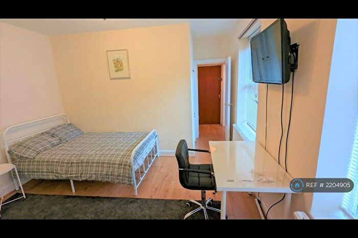 1 Bedroom Flat To Rent In Courtfield House, London, EC1N