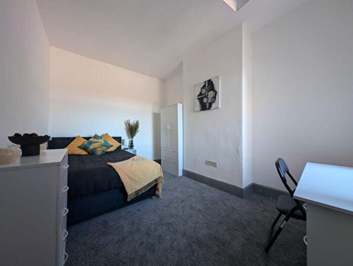 1 Bedroom House To Rent In Dyke Street, Stoke-on-Trent, ST1