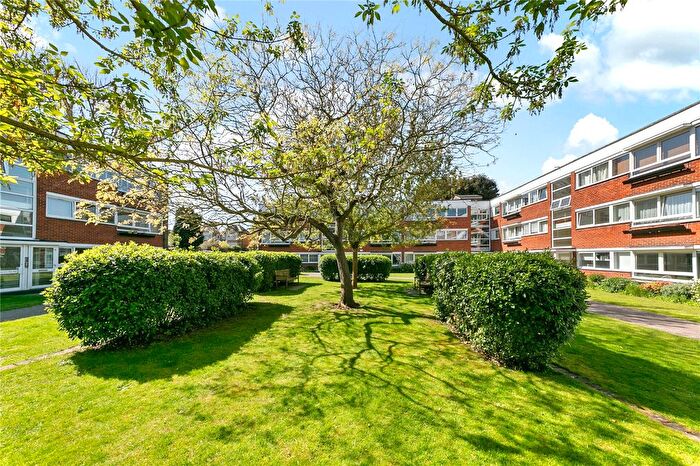 2 Bedroom Flat For Sale In Kings Road, Richmond, TW10