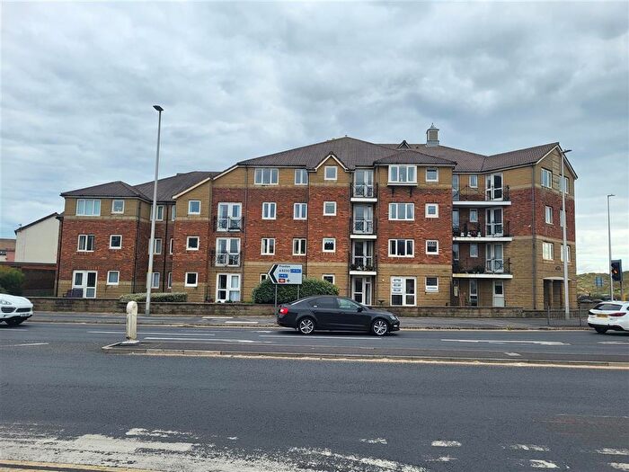 1 Bedroom Flat For Sale In Clifton Drive North, Lytham St. Annes, FY8