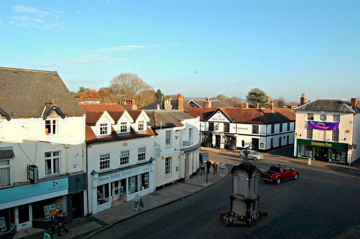 2 Bedroom Flat To Rent In High Street, Petersfield, GU32