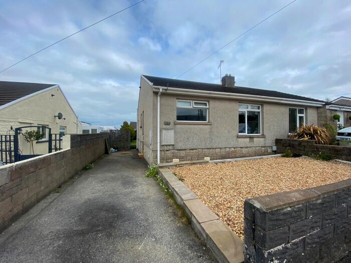 2 Bedroom Bungalow To Rent In Heol-y-Bardd, Bridgend, CF31