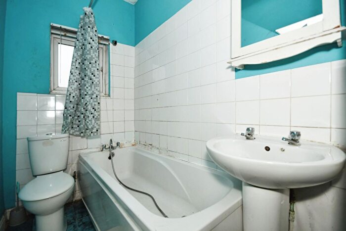 3 Bedroom End Of Terrace House For Sale In Matlock Road, Sheffield, South Yorkshire, S6