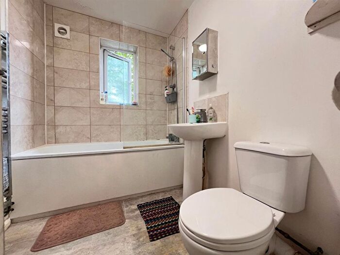 1 Bedroom Flat To Rent In Express Drive, Ilford, IG3