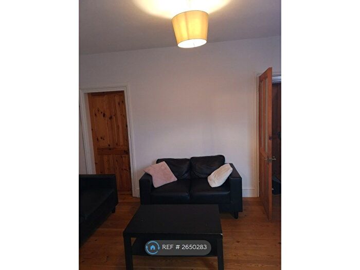 4 Bedroom Semi-Detached House To Rent In Kings Road, Caversham, Reading, RG4